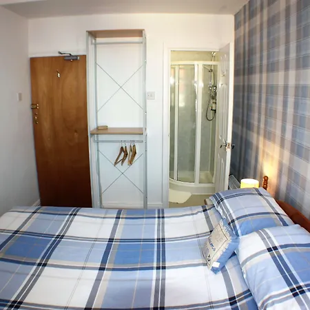 Kenways Bed & Breakfast 3*