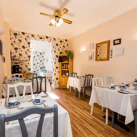 Bed & Breakfast Kenways 3*